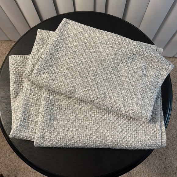 Banana Republic Grey Italian Yarn Pashmina - Picture 4 of 9